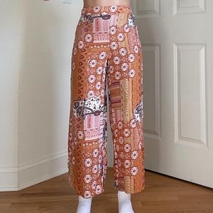Cute Pattern Flowy Pants 🧡💛
Size Small